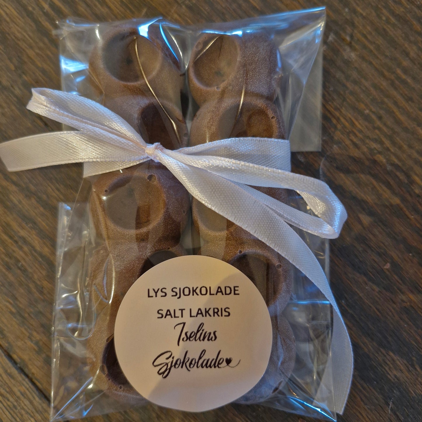 2 stenger Lys sjokolade - salt lakris