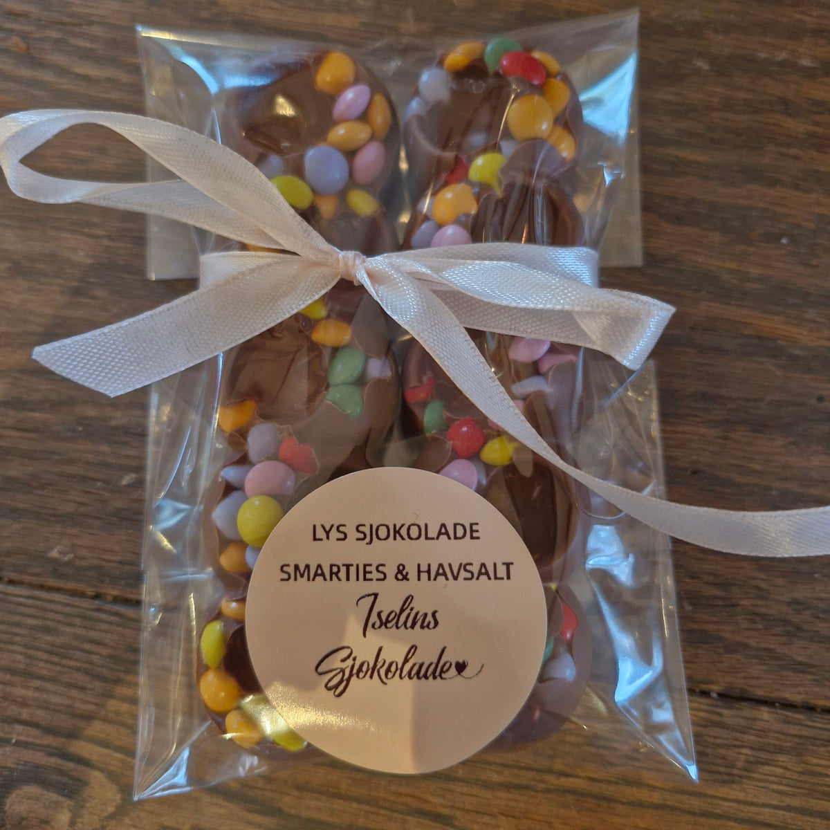 2 stenger Lys sjokolade - Smarties & havsalt