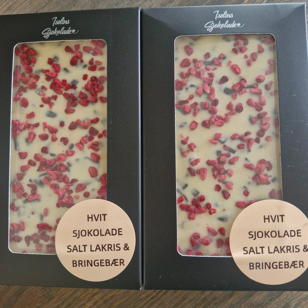 Hvit sjokolade - salt lakris & bringebær
