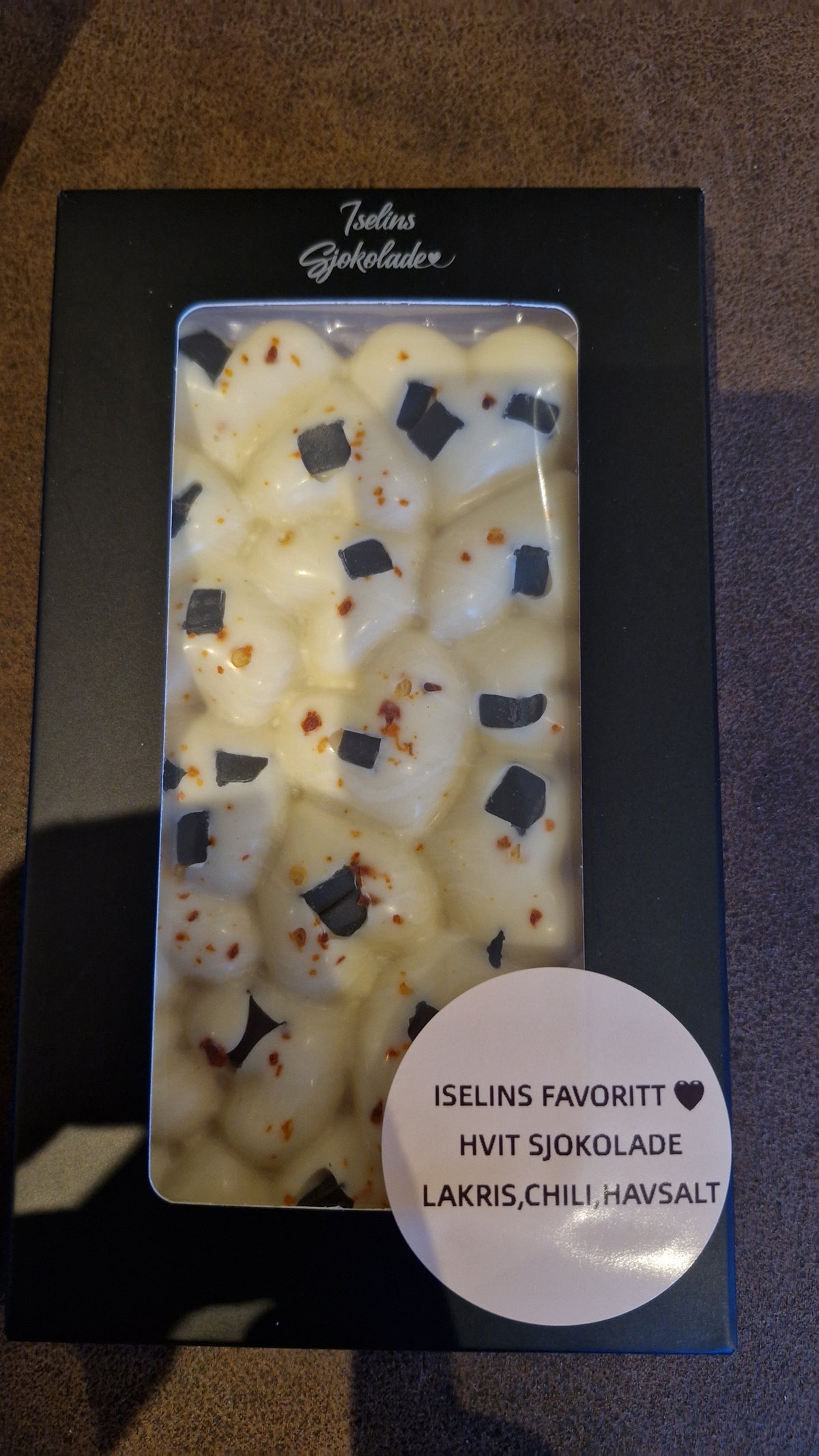 Iselins favoritt - hvit sjokolade med søt lakris, havsalt & chili